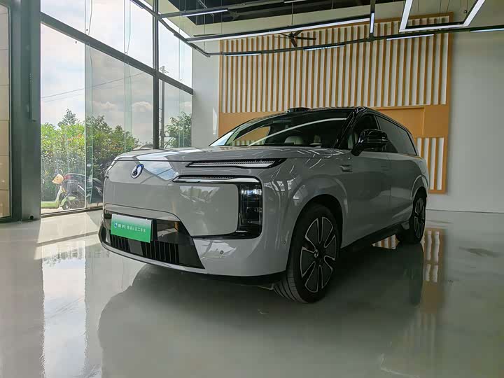 Denza N8L 2025 flagship model