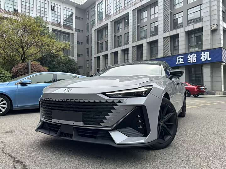 Changan UNI-V 2022 1.5T premium model