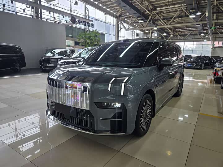Zeekr 009 2024 6-Seater Executive AWD 108kWh