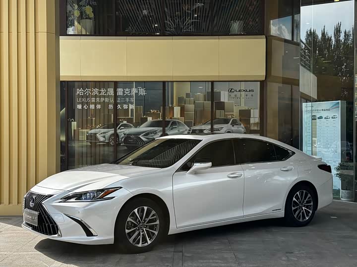 Lexus ES 2022 300h Excellence Edition