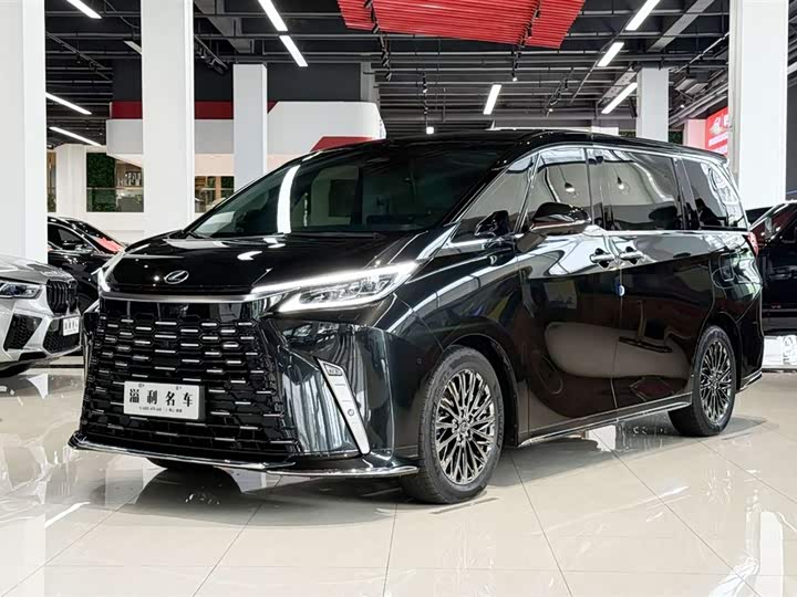 Lexus LM 2025 500h six-seater premium version