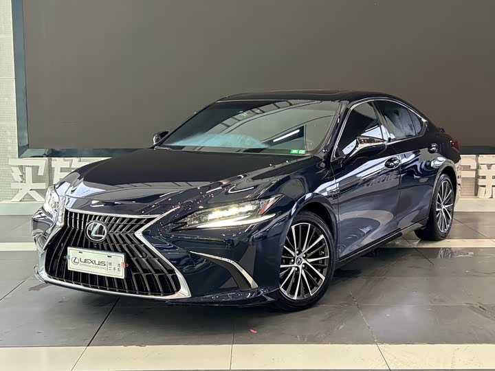 Lexus ES 2022 300h Luxury Edition