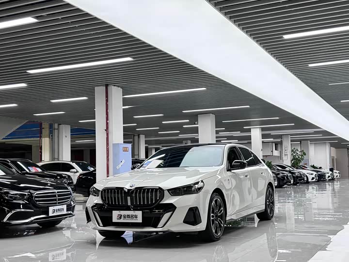 BMW 5 Series 2024 530Li Leading M Sports Package