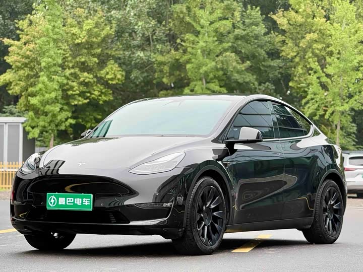 Model Y 2022 long-range all-wheel drive version