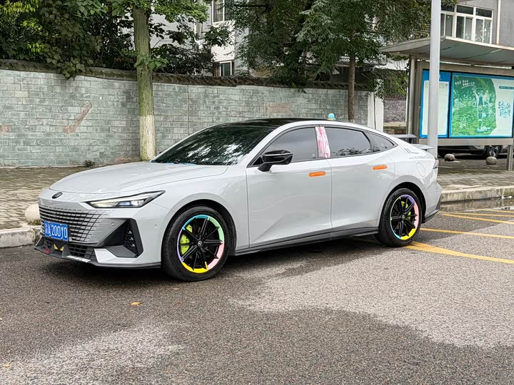 Changan UNI-V 2022 1.5T Smart Pilot Edition