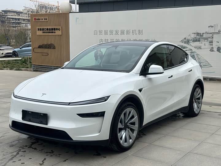 Model Y 2025 rear-wheel drive version