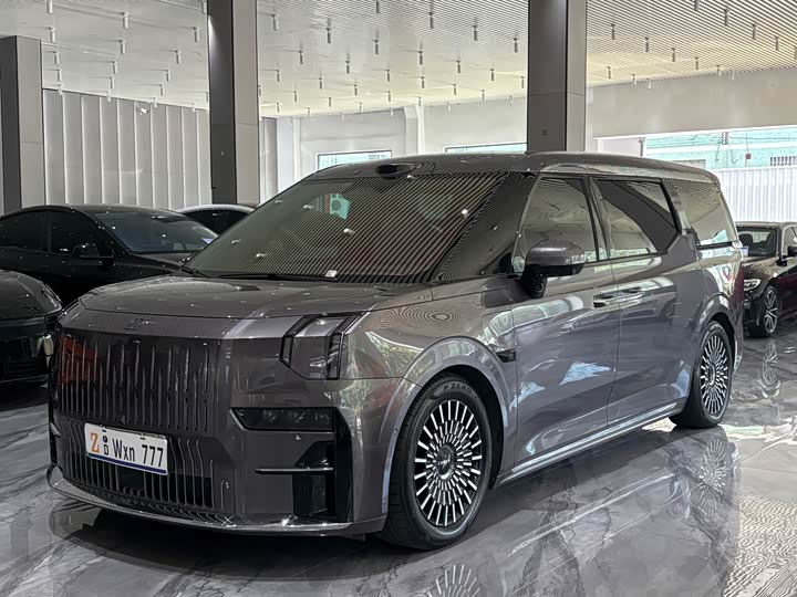 Zeekr 009 2024 6-Seater Executive AWD 108kWh